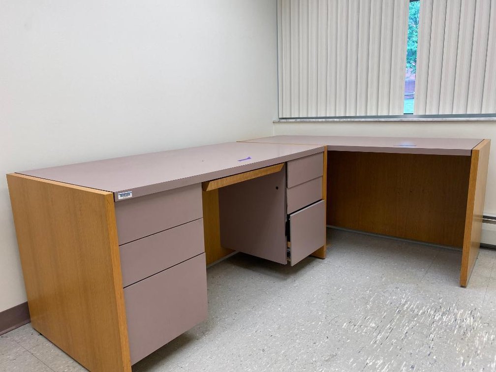 2 Desks