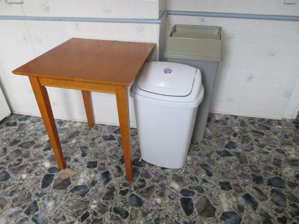 Small kitchen table and 2 trash cans