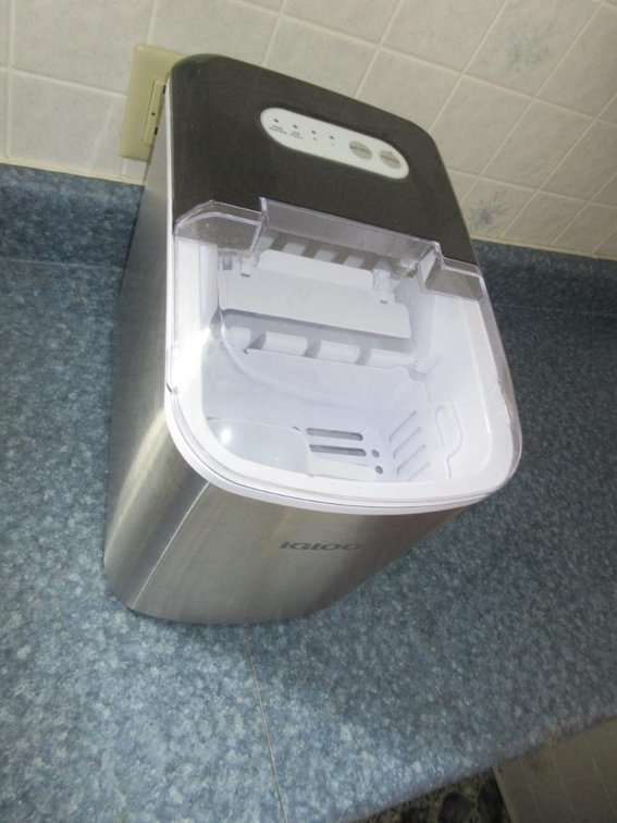 Igloo countertop icemaker