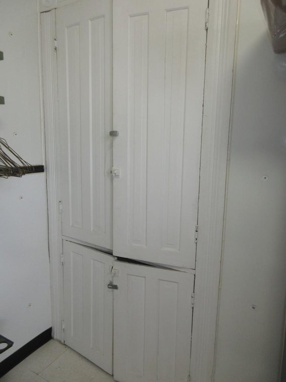 4 Interior cabinet doors