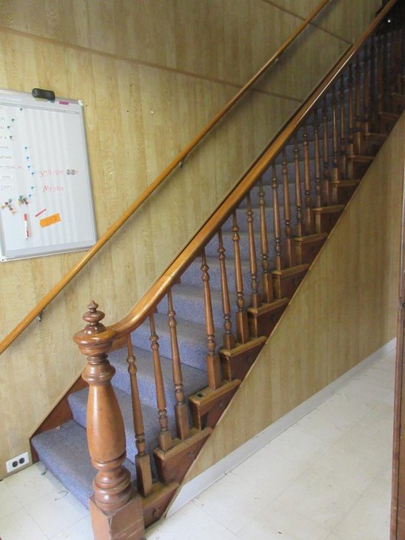 Approx. 32' of oak handrail; must be removed