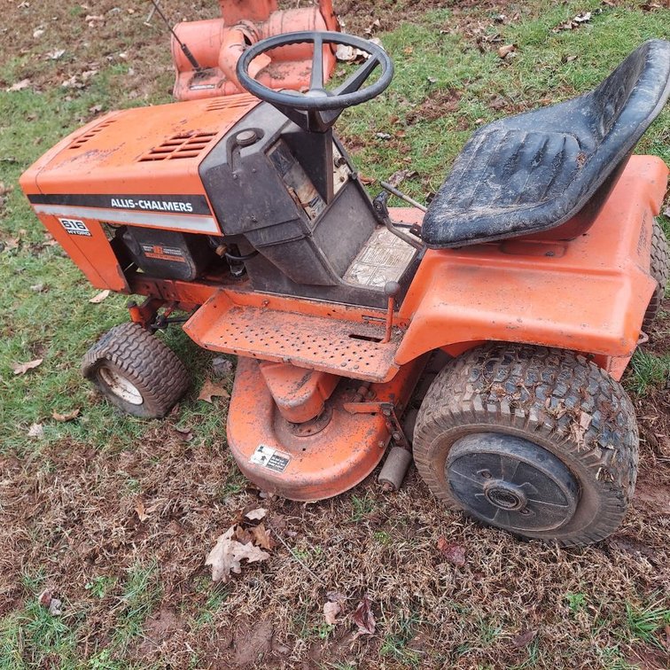 Allis-Chalmers Law Tractor Model 616 (Has Key)