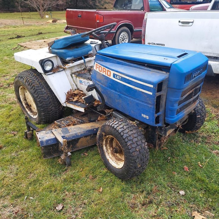 Ford LGT 195 Lawn Tractor (Has Key )