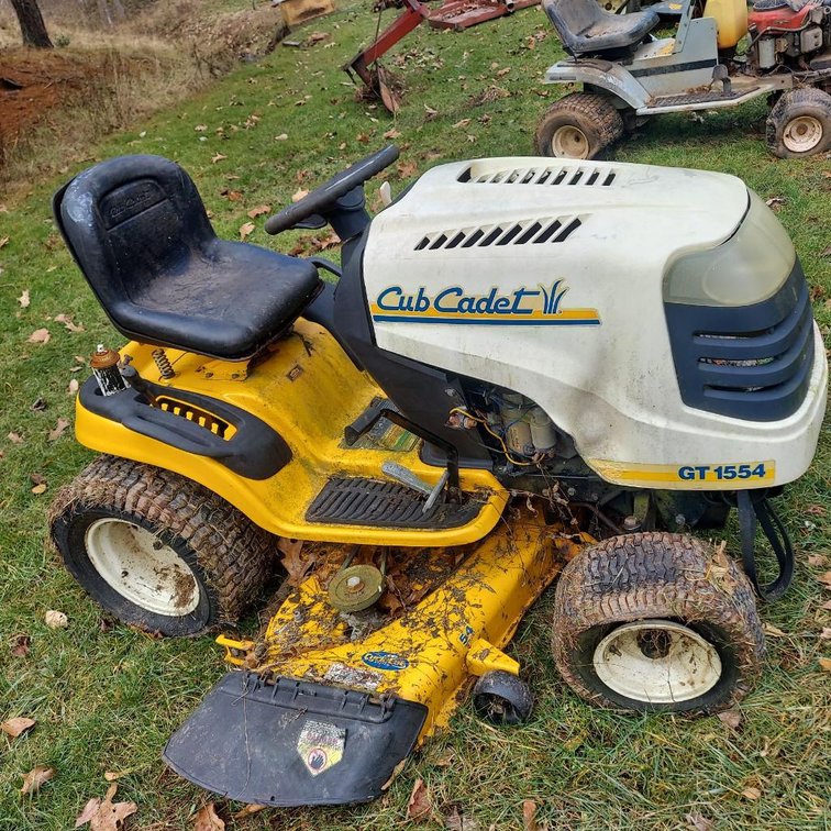 Cub Cadet Riding Mower 1500 Series  (Has Key)