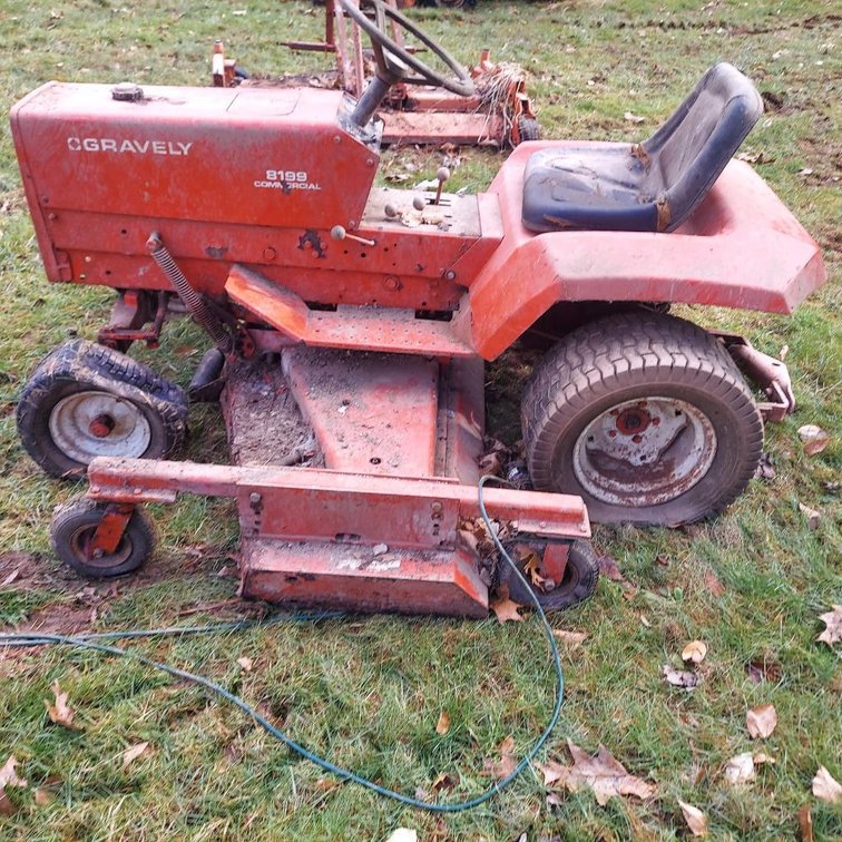 Gravely 8199 Commercial Lawn Tractor (Has Key)