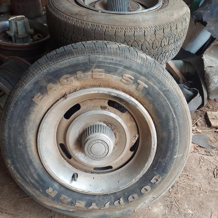 Chevrolet Wheel & Tires Set