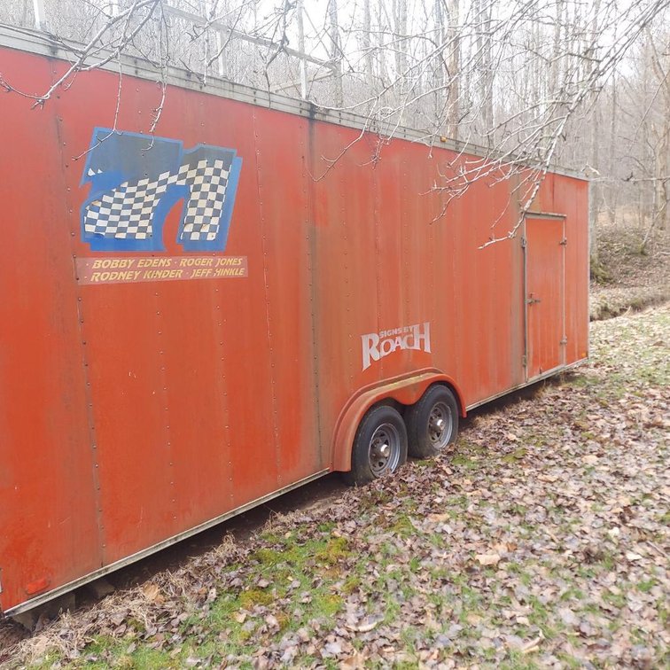 1993 Hallmark Enclosed Trailer VIN# 16HGB2626PH019846 Approx. 26' x 8' (HAS Title)