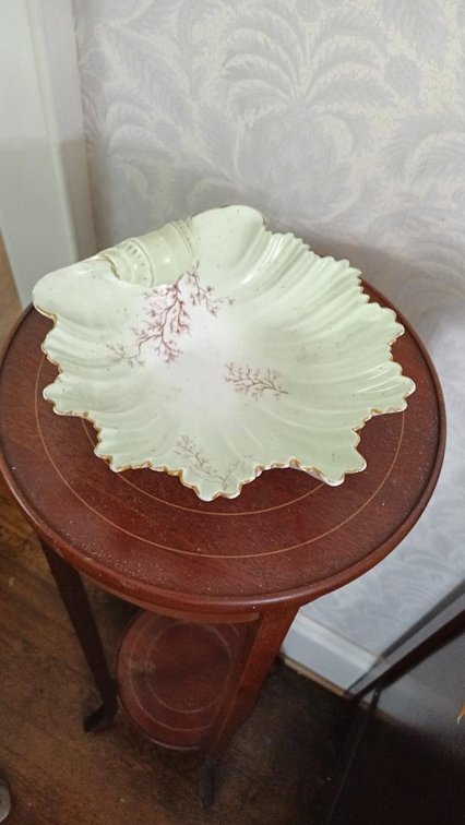 Vintage leaf shaped bowl
