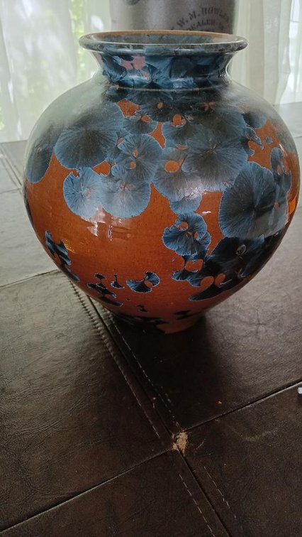 Uwhairre Crystalline pottery vase water lily leaf design
