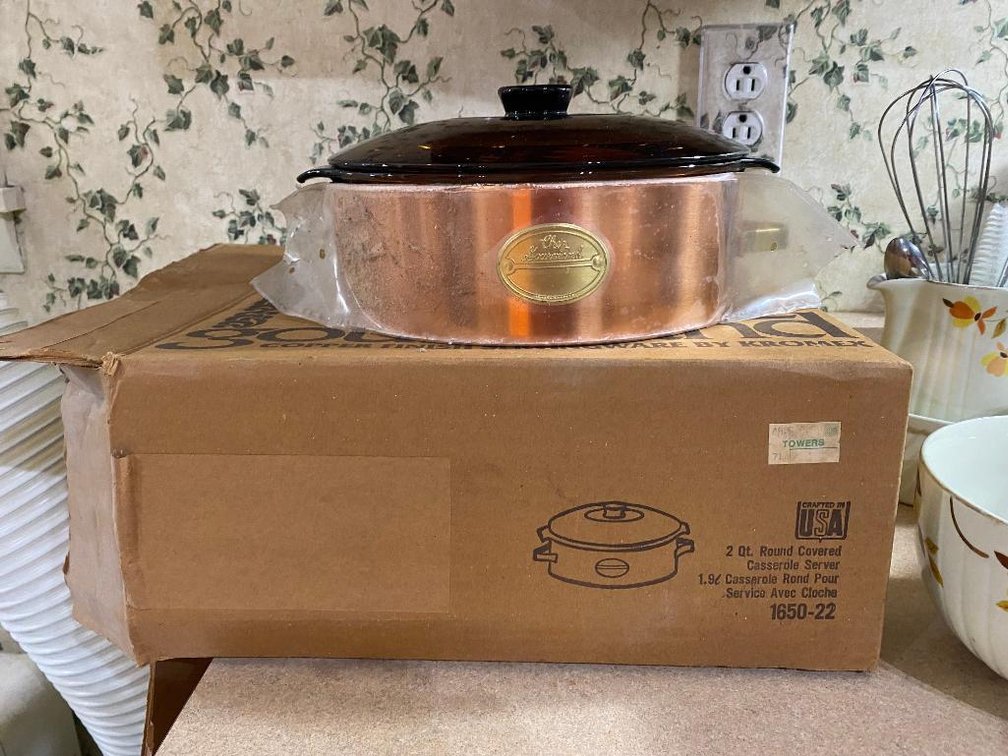 2-Qt. Round covered copper casserole server NIB