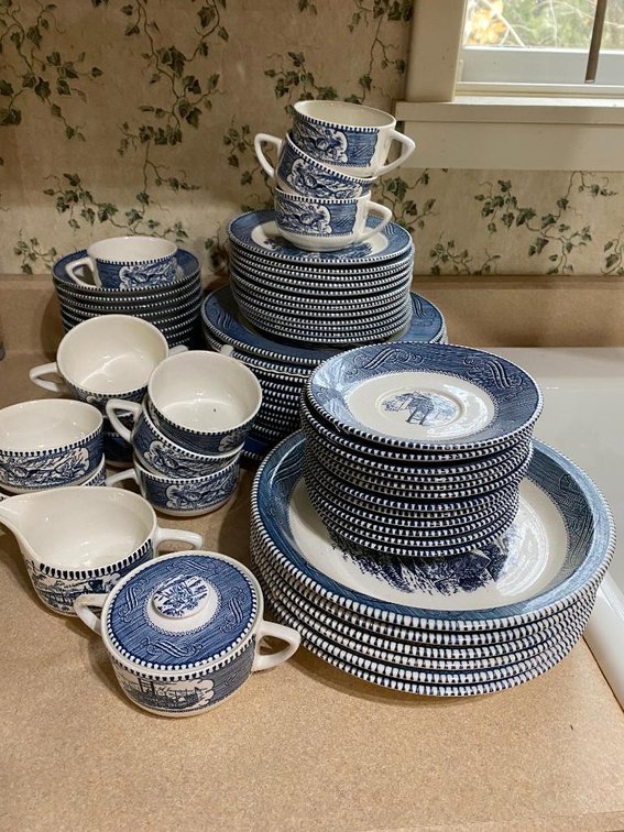 Set of Blue Willow China Royal Jeannette Co.