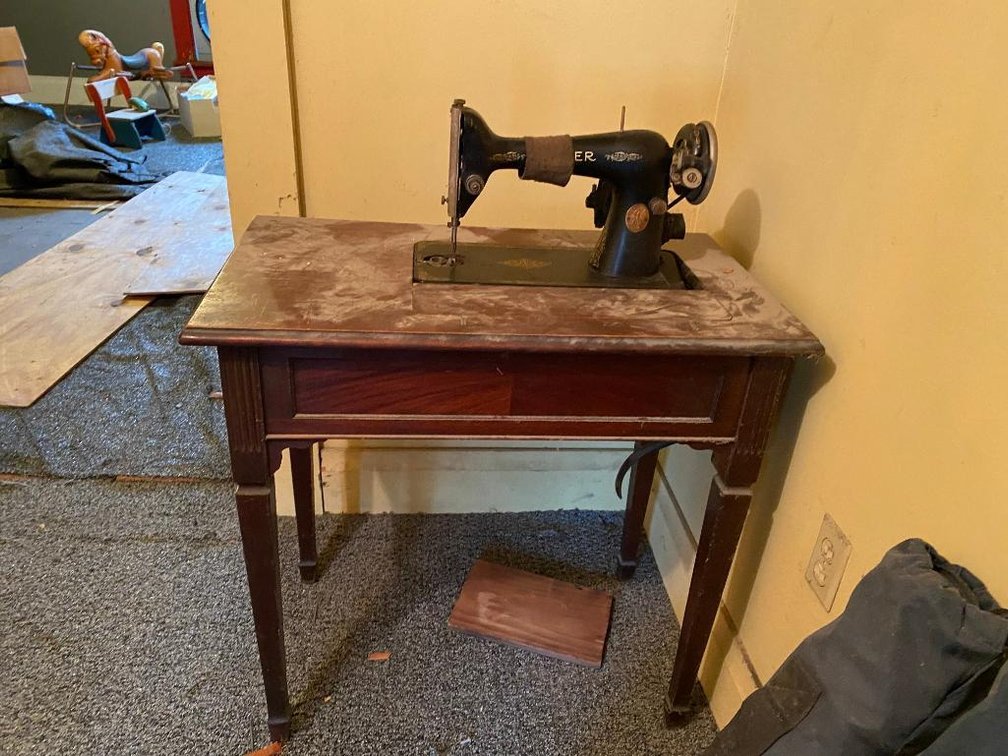 Vintage Singer sewing machine in cabinet