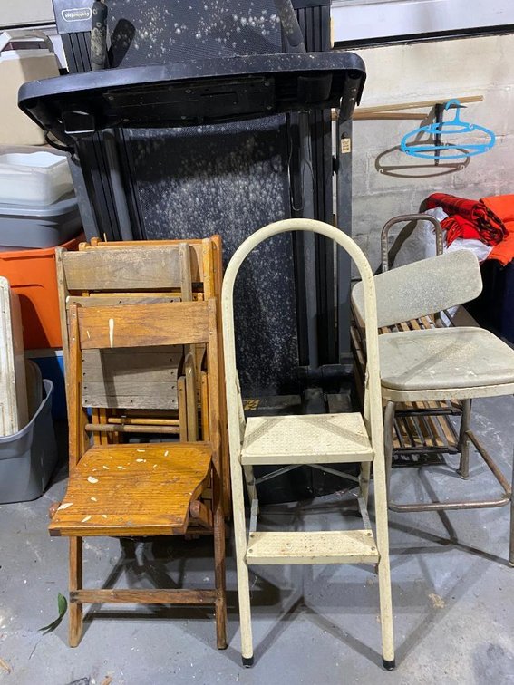 Lot w/ vintage kitchen stool, wood folding chairs, etc.