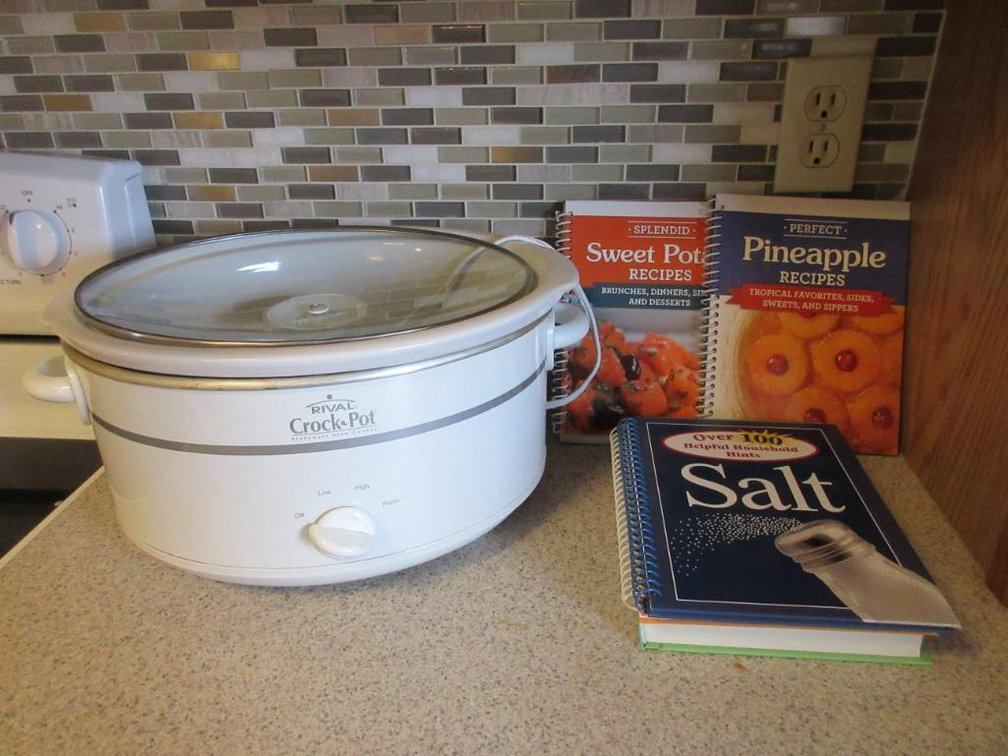 Crockpot w/ cookbooks