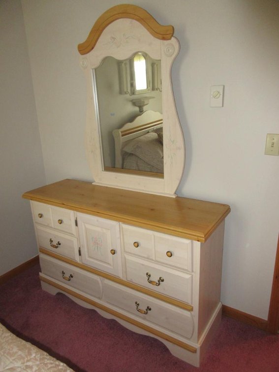 Dresser w/ mirror