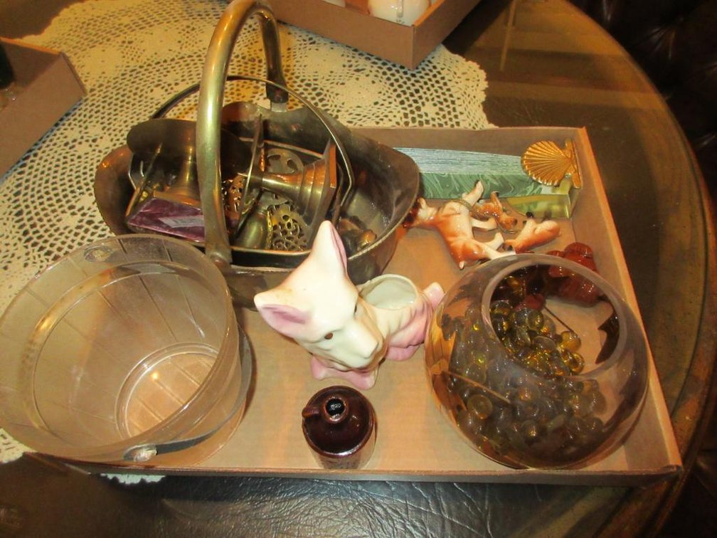 Brass items and d�cor