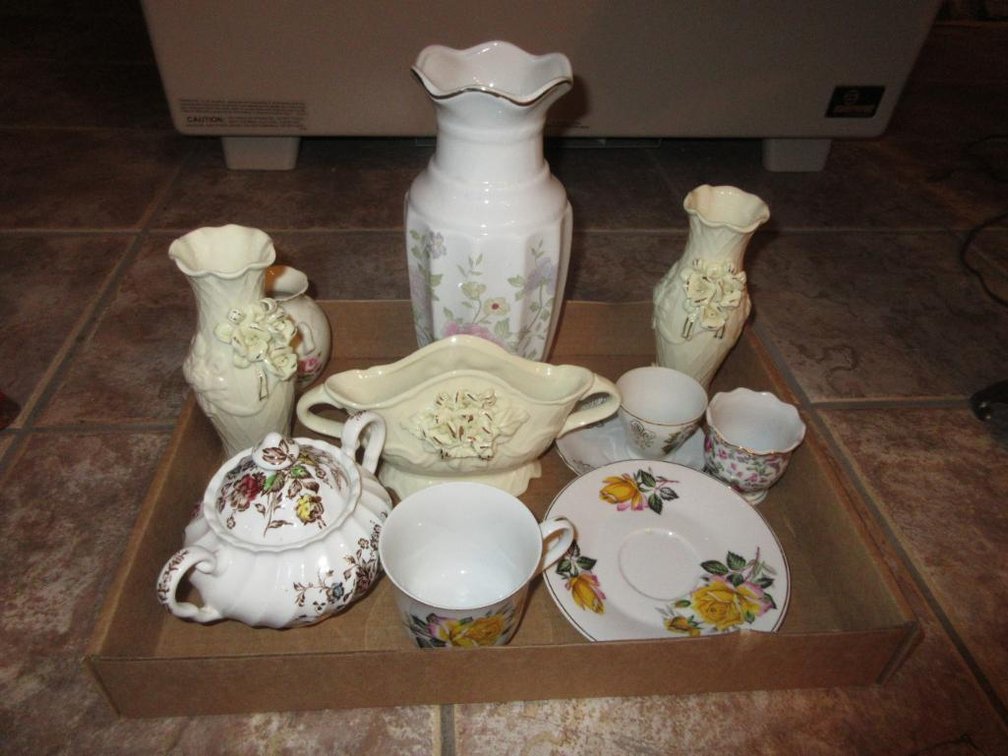 Decorative porcelain pieces