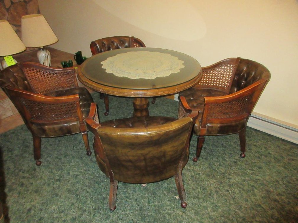 Table w/ 4 chairs