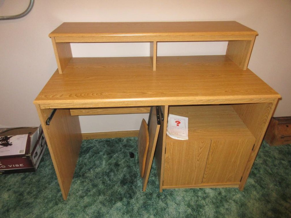 Computer desk