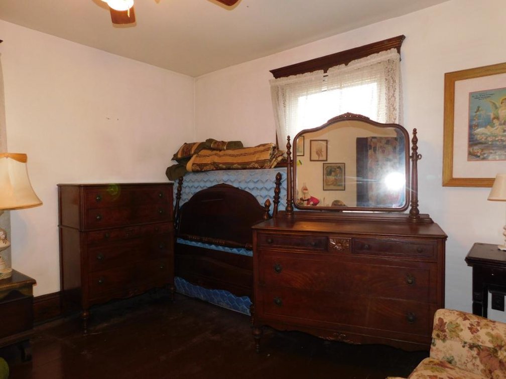 Antique full size bedroom suite