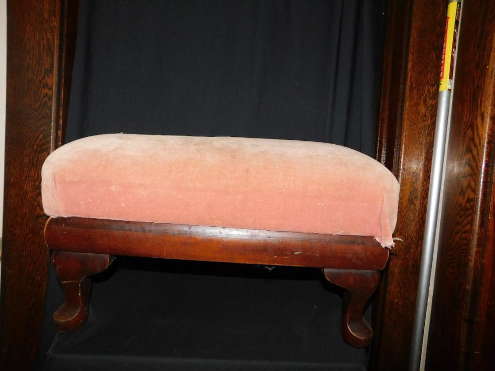 Footstool/storage box