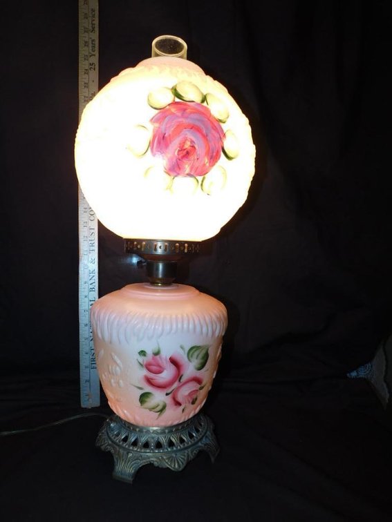 Antique Gone with the Wind lamp w/covered wagon and roses d�cor