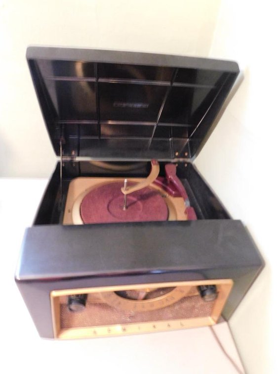 Vintage Philco radio/turntable
