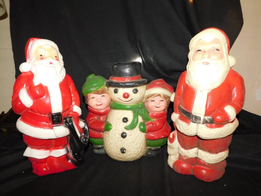 Small blow mold Santas and snowman