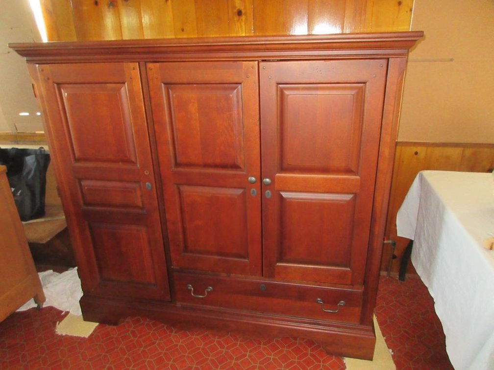Entertainment cabinet