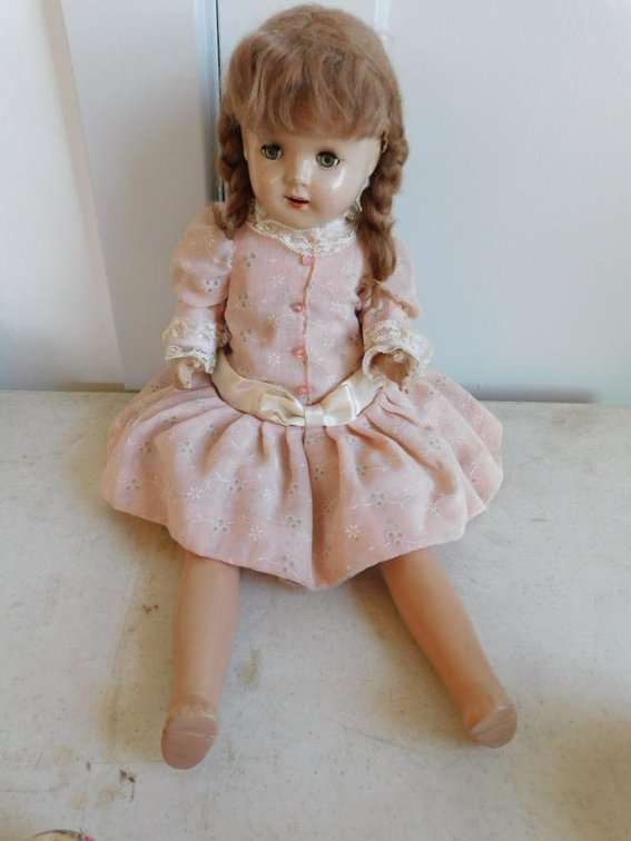 Composition sleepy eye doll w/ teeth