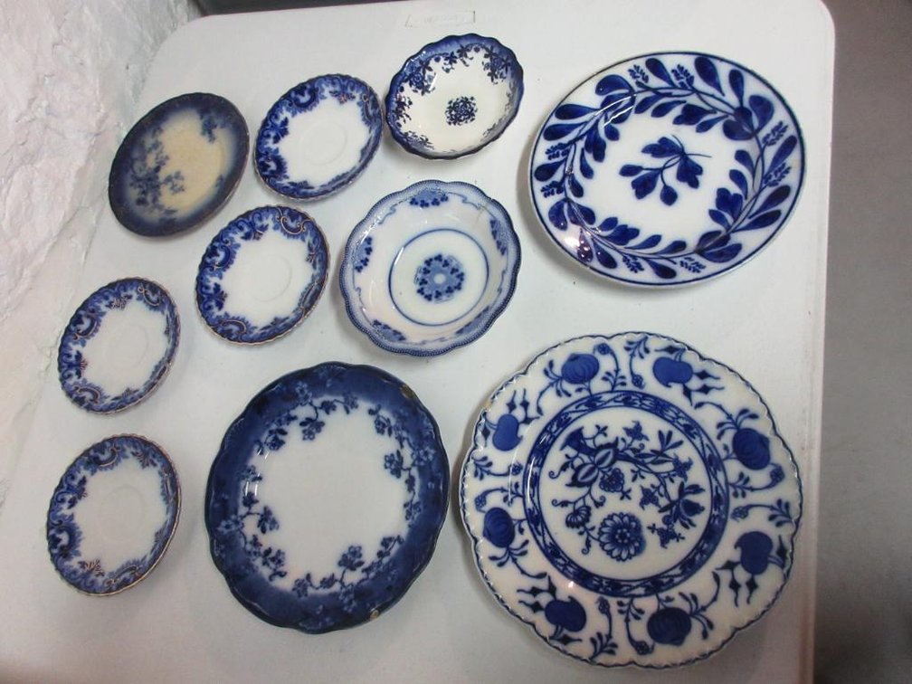 Blue and white China pieces