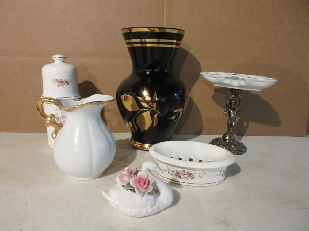 Decorative vase and other glass pieces