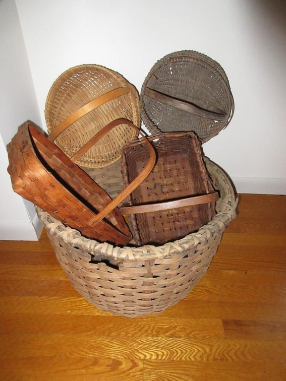 1 Large wicker basket and 4 small wicker baskets