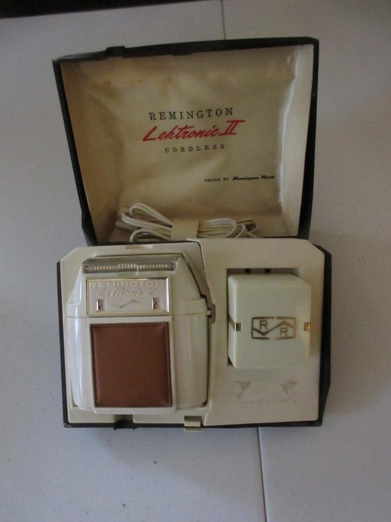Vintage Remington Electronic II cordless shaver
