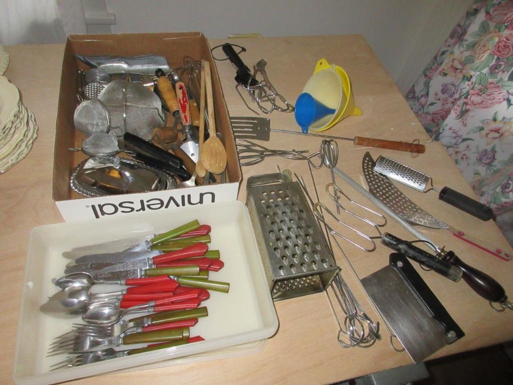 Kitchen utensils w/ Bakelite flatware