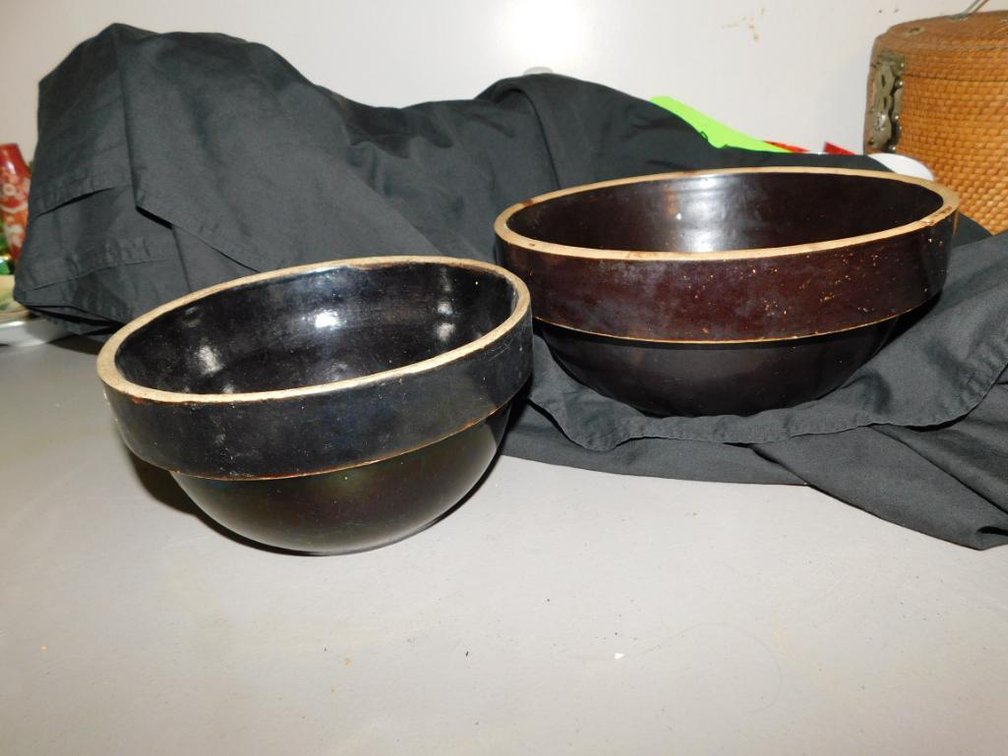2 Knife-edge milk bowls