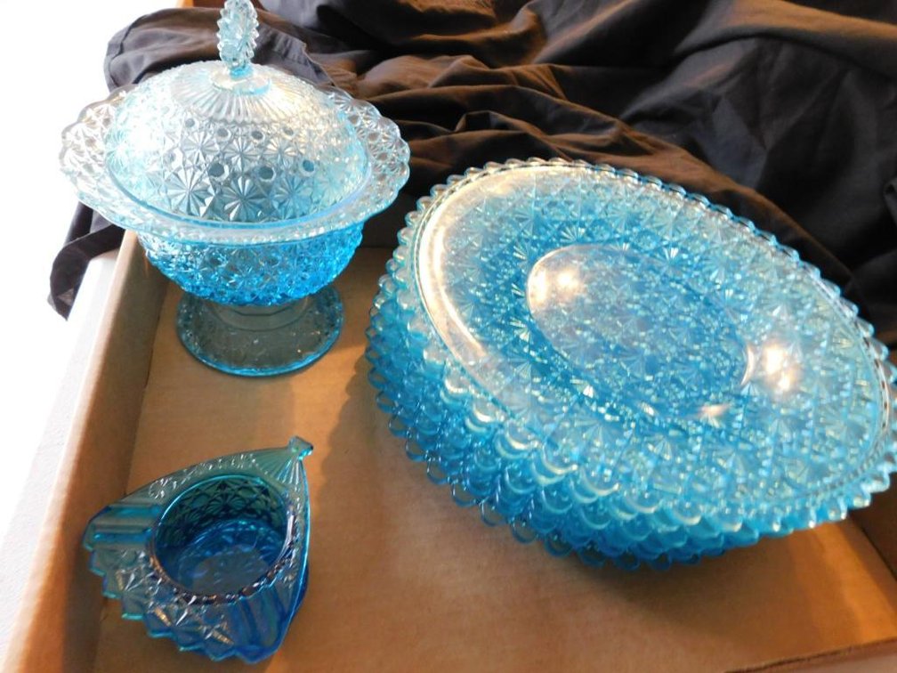 Buttons and Bows plates and covered candy