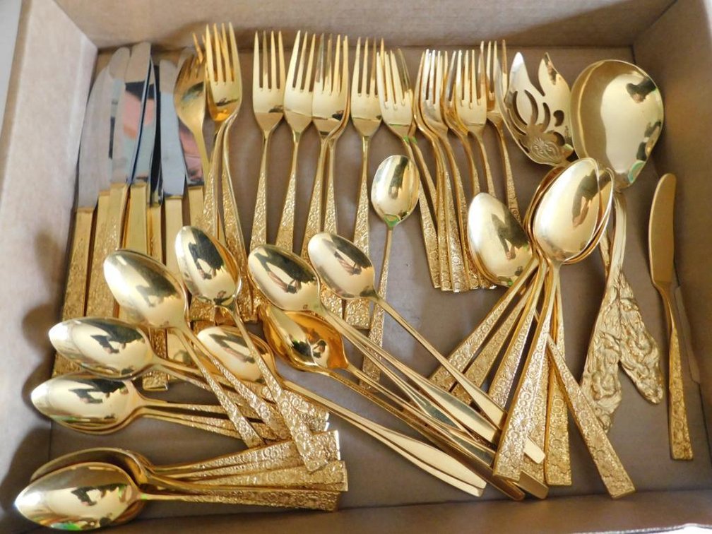 55-Piece flatware