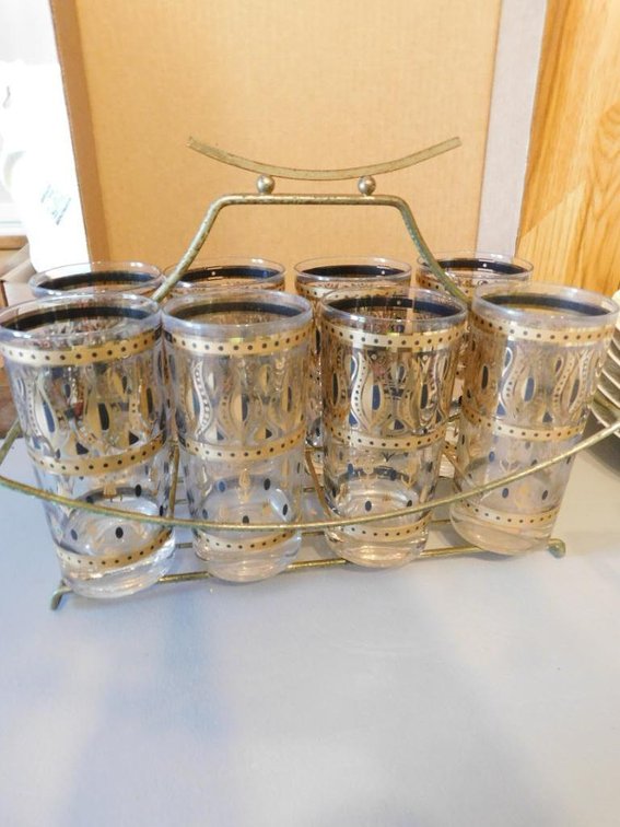 Vintage glasses w/carrier
