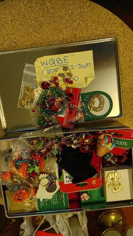 Holiday themed jewelry in tin