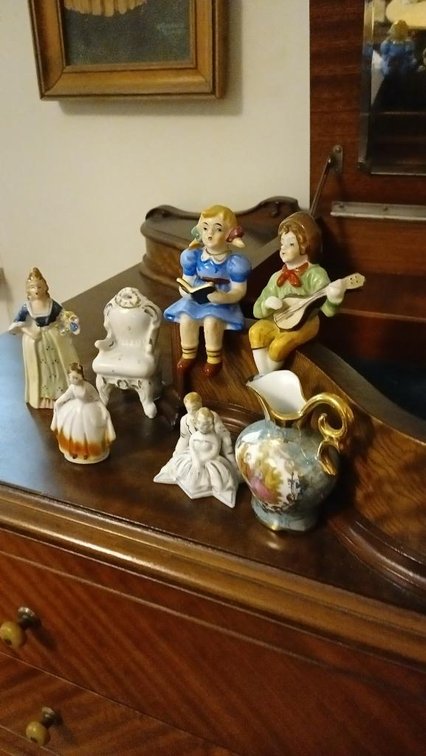 Decorative figurines