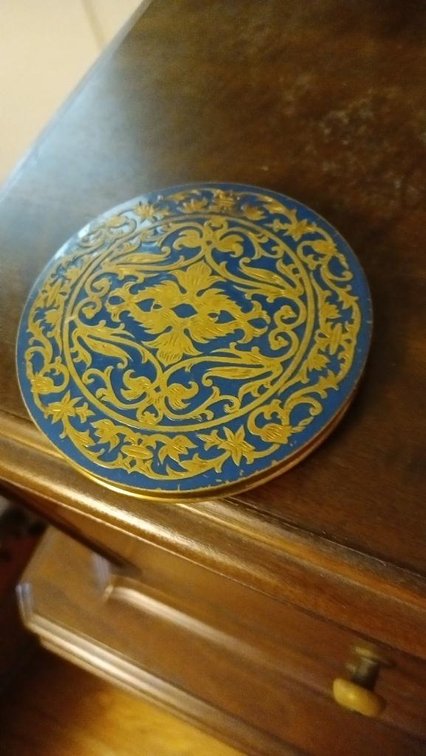Vintage powder compact