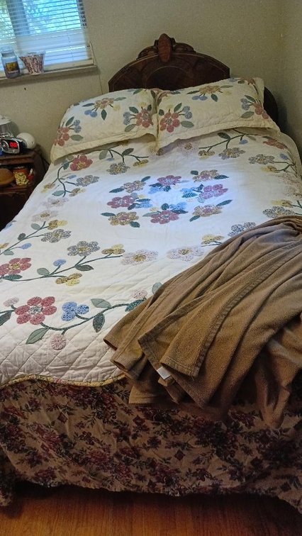 Full size quilt and shams