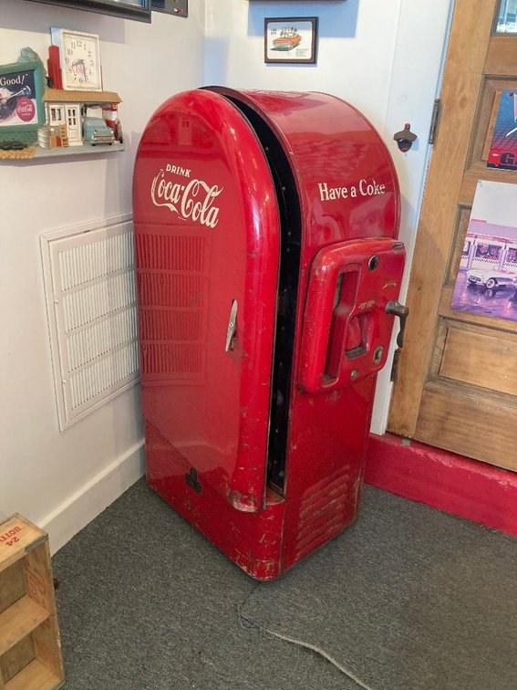 Vintage Coke machine  - no key - not tested