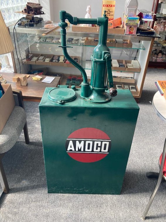 Amoco reconditioned oil tank w/ pump