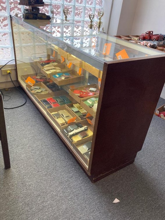 Glass lighted showcase