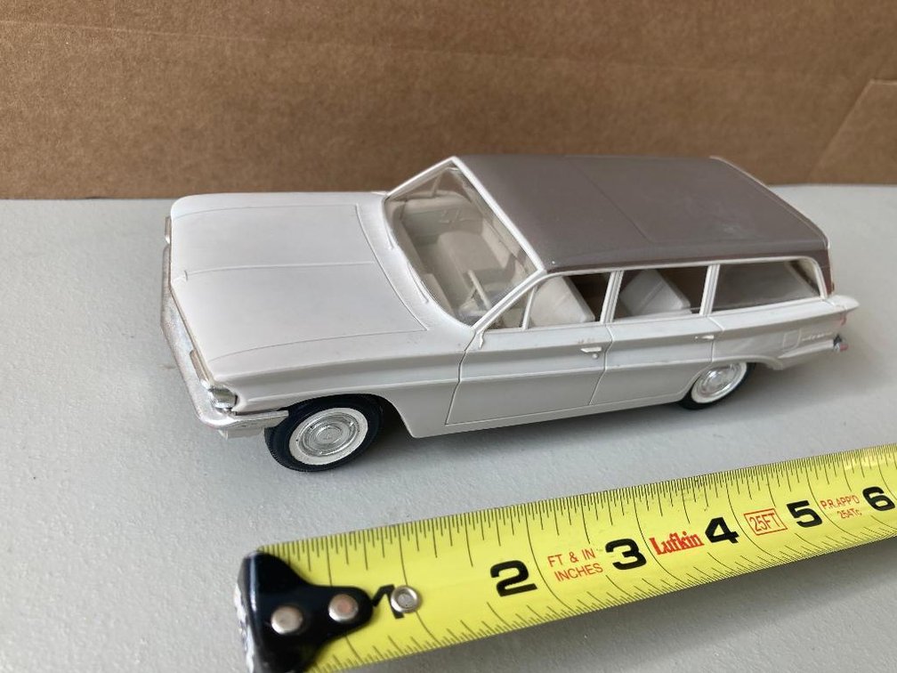1961 Oldsmobile Wagon Friction car