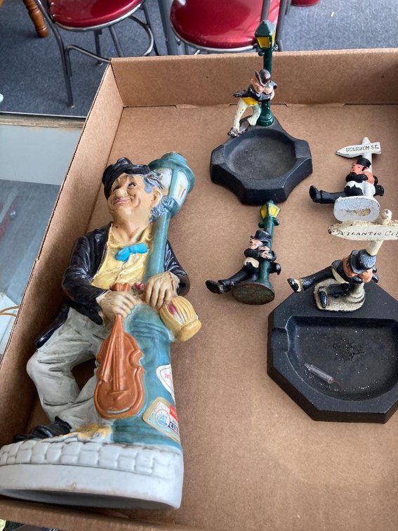 Lot of cast iron and porcelain figures
