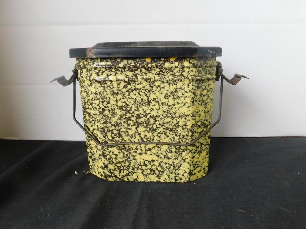 Vintage speckled lunch box w/ insert