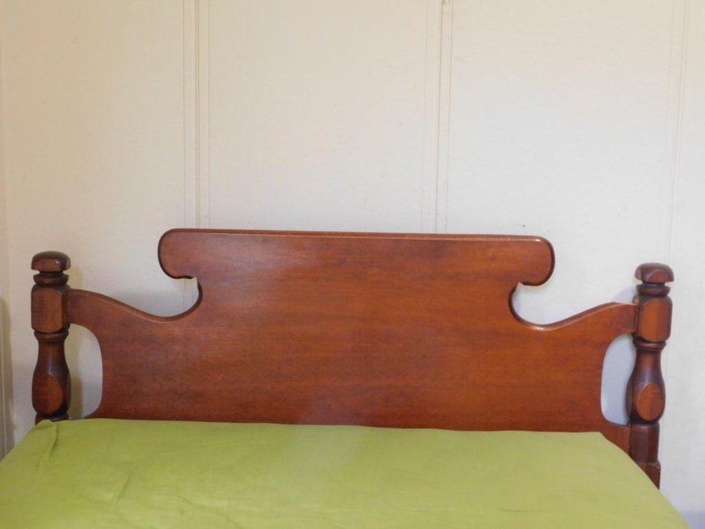 Vintage twin bed